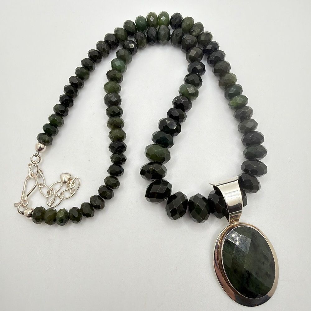 19" DTR Jay King Nephrite Jade necklace w/ silver hardware and rondelle beads!‎